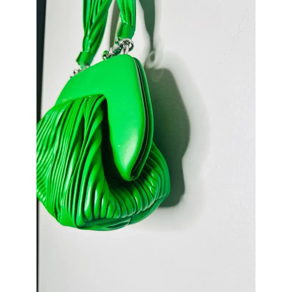 THEMOIRé Green Leather Magnetic Closure Puffy Trim Tia Plissa Bag Purse